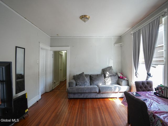 207 western Avenue, Albany, NY 12203