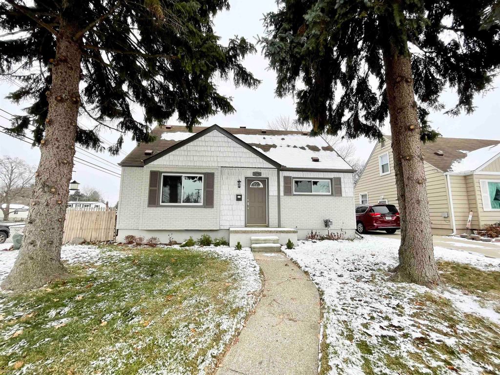 16790 Mayfield Street, Roseville, MI 48066