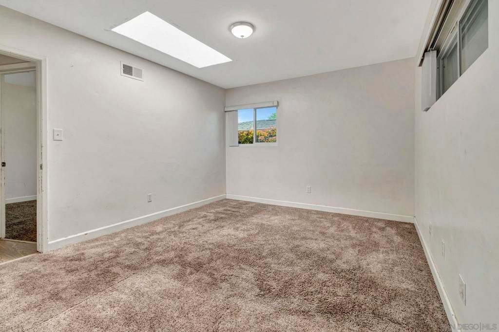 Image 14 of property listing at 5590 Maryland Ave, La Mesa, CA 91942