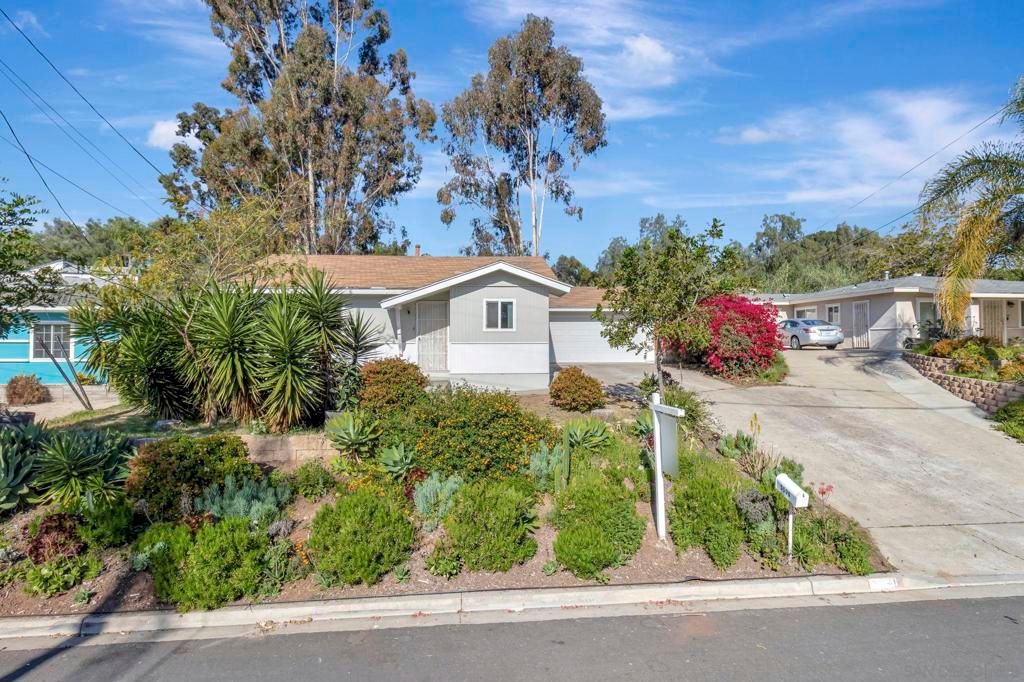 Image 2 of property listing at 5590 Maryland Ave, La Mesa, CA 91942