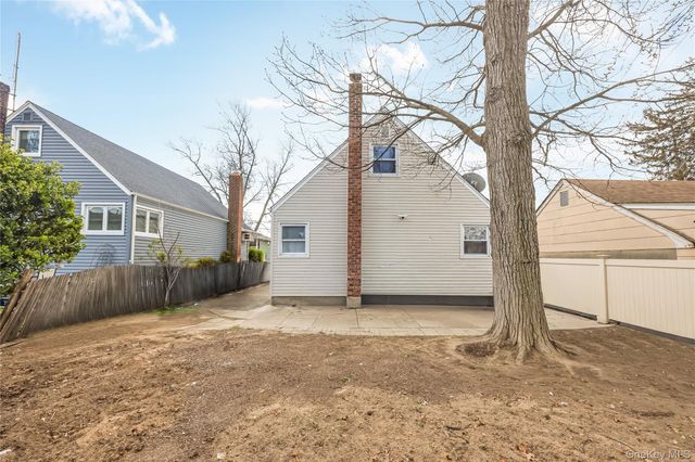 1406 M Street, Elmont, NY 11003
