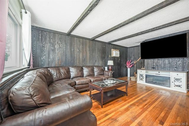 1406 M Street, Elmont, NY 11003