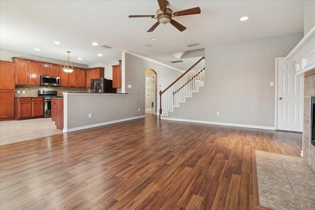 616 Bushdale Drive, Arlington, TX 76002