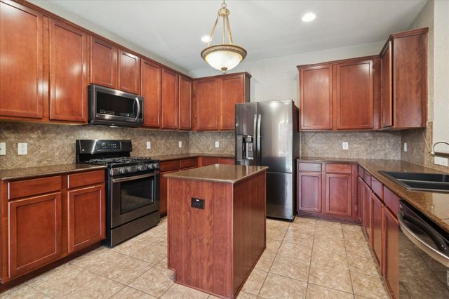 616 Bushdale Drive, Arlington, TX 76002