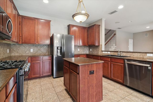 616 Bushdale Drive, Arlington, TX 76002