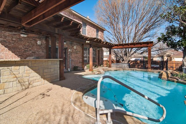 616 Bushdale Drive, Arlington, TX 76002