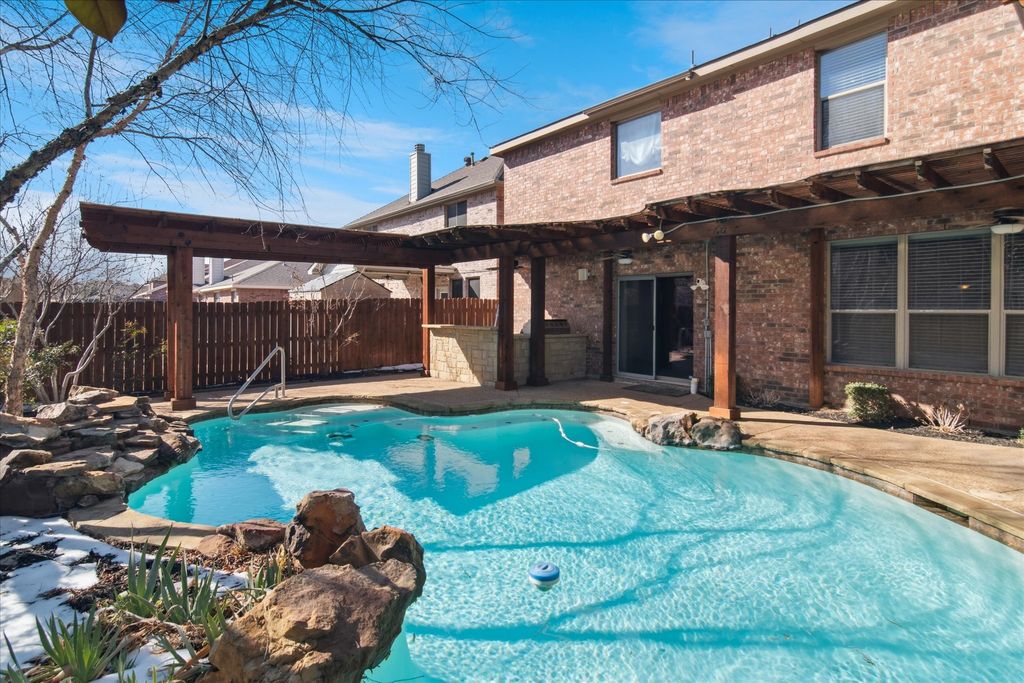616 Bushdale Drive, Arlington, TX 76002