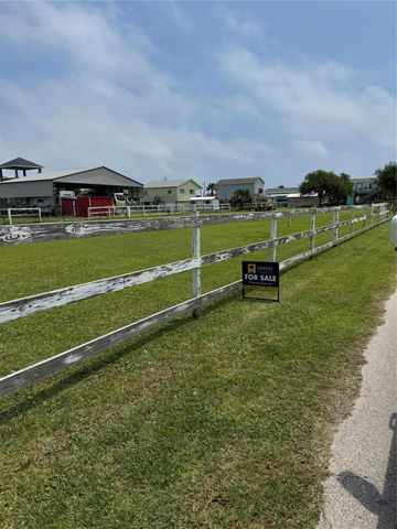 912 Moms Road, Port Bolivar, TX 77650