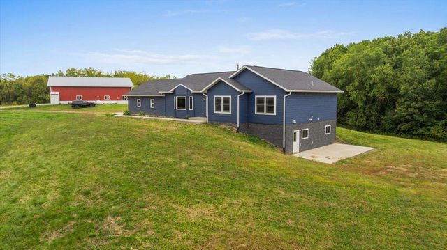 13710 Airport Road, Ferryville, WI 54628