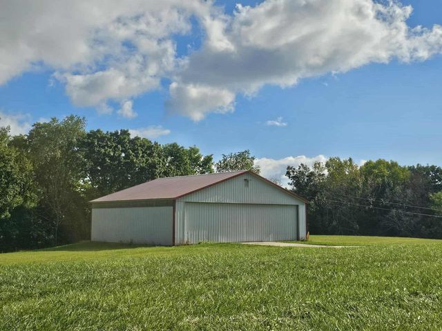 13710 Airport Road, Ferryville, WI 54628