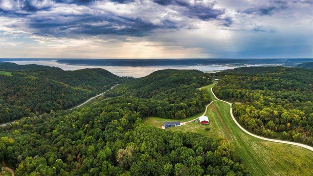 13710 Airport Road, Ferryville, WI 54628