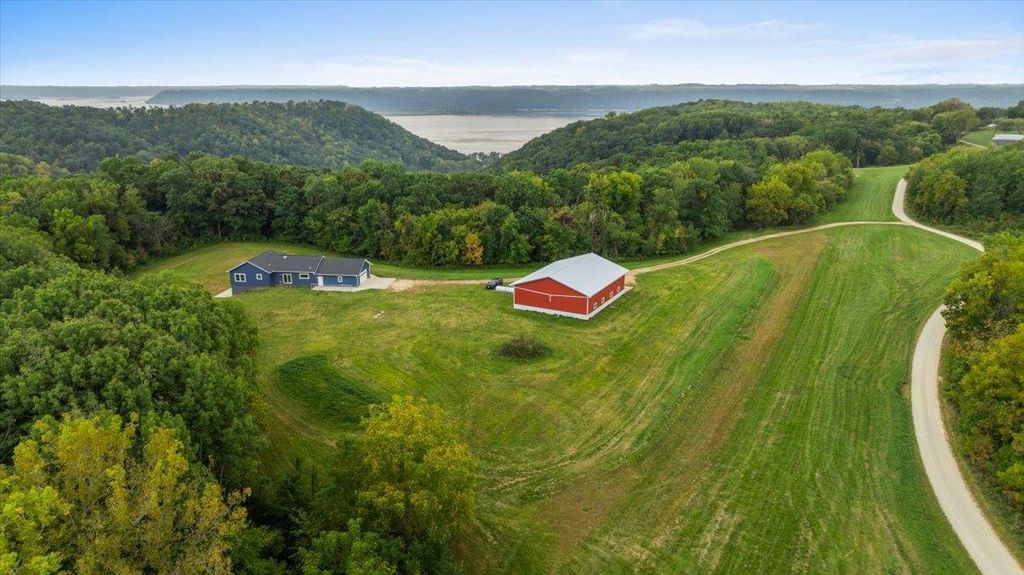 13710 Airport Road, Ferryville, WI 54628