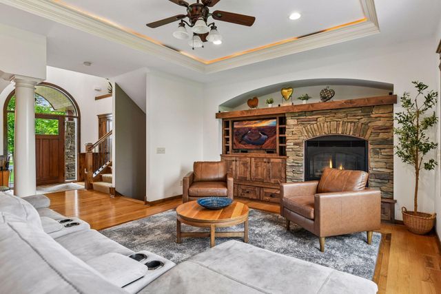 8455 Duck Trail, Victoria, MN 55386