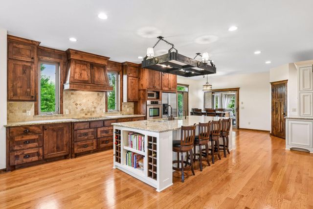 8455 Duck Trail, Victoria, MN 55386