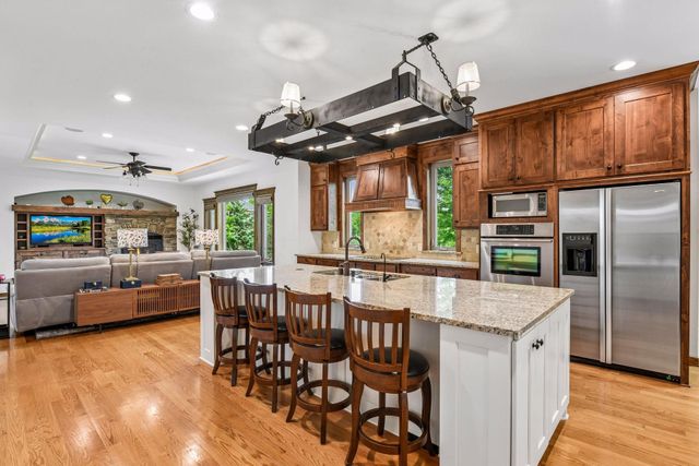 8455 Duck Trail, Victoria, MN 55386