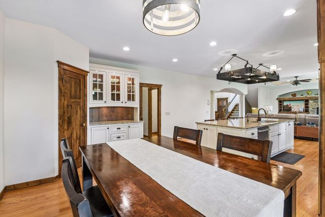 8455 Duck Trail, Victoria, MN 55386