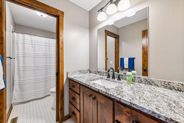 8455 Duck Trail, Victoria, MN 55386