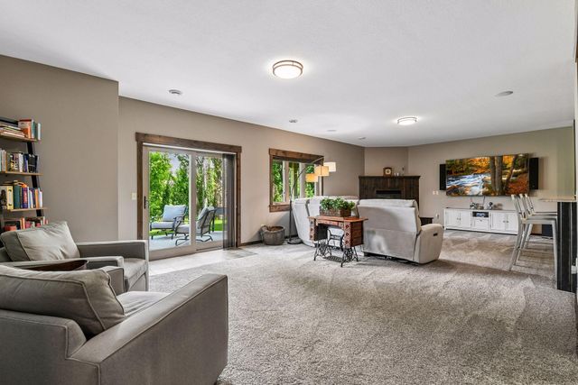 8455 Duck Trail, Victoria, MN 55386