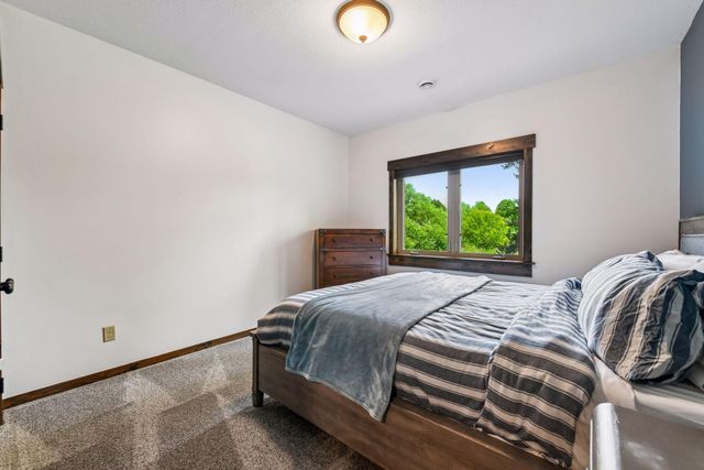 8455 Duck Trail, Victoria, MN 55386