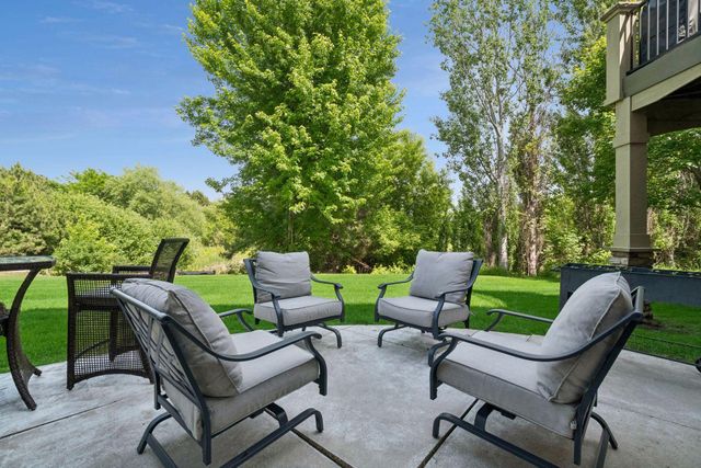 8455 Duck Trail, Victoria, MN 55386
