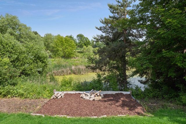 8455 Duck Trail, Victoria, MN 55386