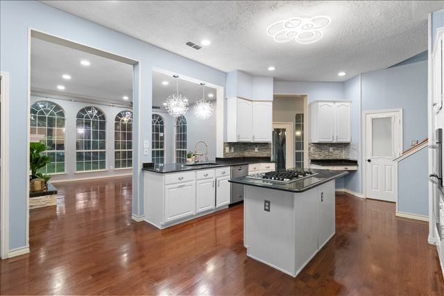 4209 Westcliff Court, Arlington, TX 76016