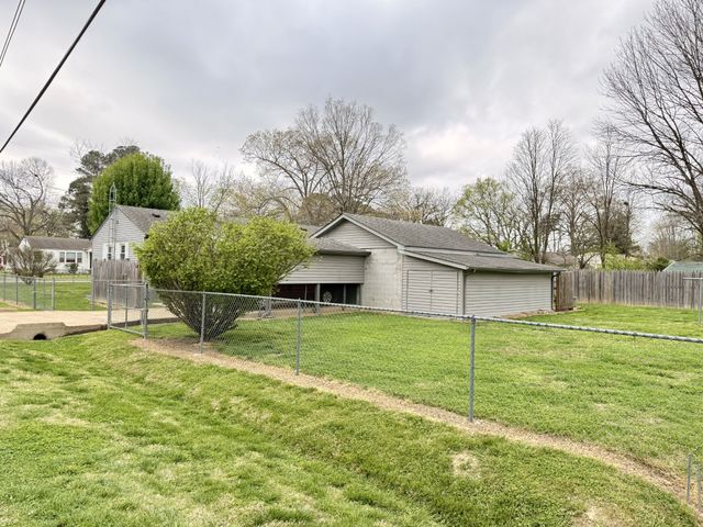 111 Gentry St, Tullahoma, TN 37388