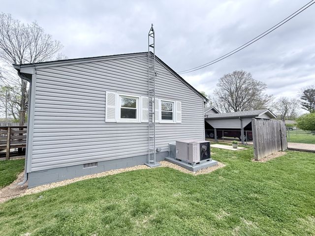 111 Gentry St, Tullahoma, TN 37388