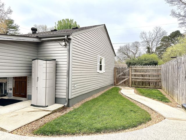 111 Gentry St, Tullahoma, TN 37388