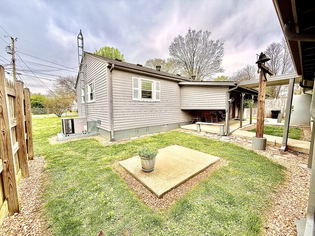 111 Gentry St, Tullahoma, TN 37388