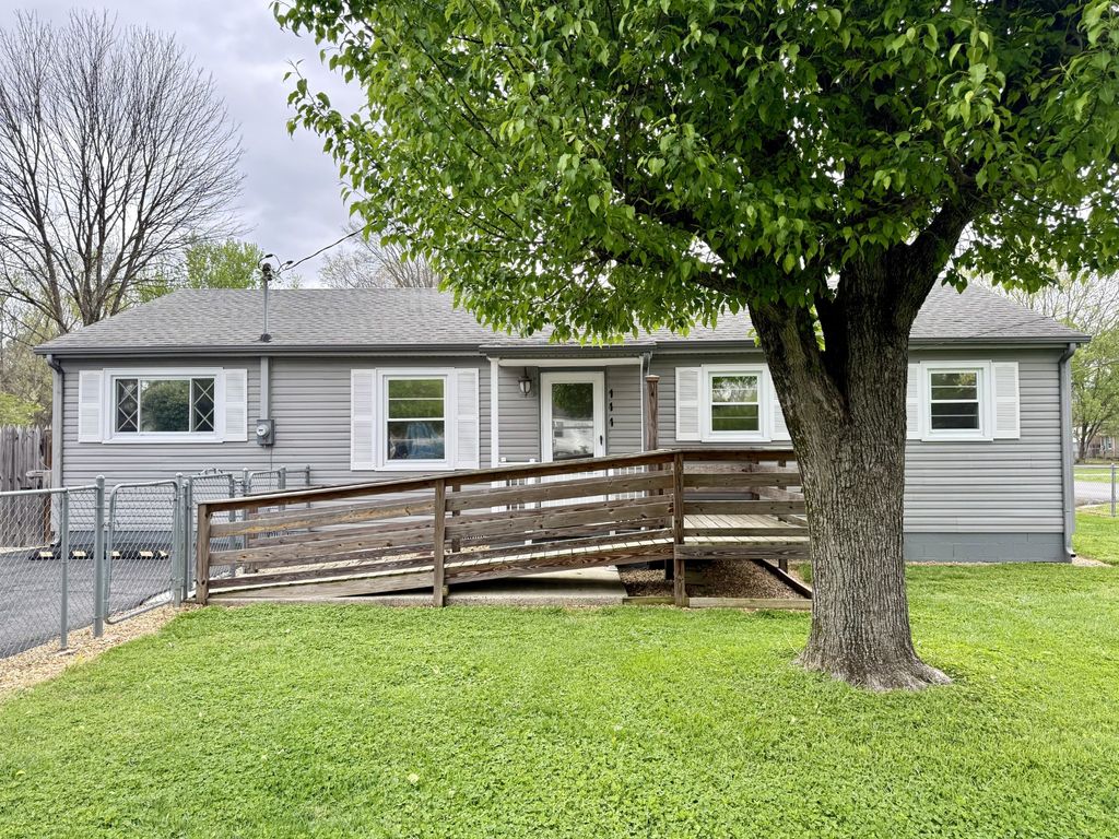 111 Gentry St, Tullahoma, TN 37388