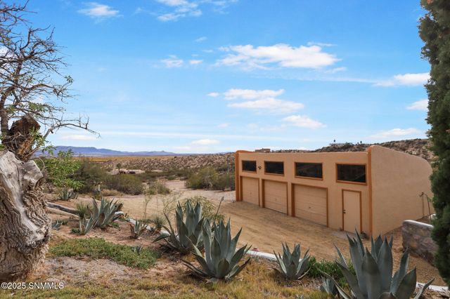 2942 Winterset Rd., Las Cruces, NM 88005