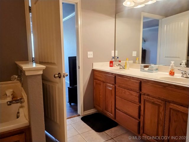 10497 E 143rd Court N, Collinsville, OK 74021