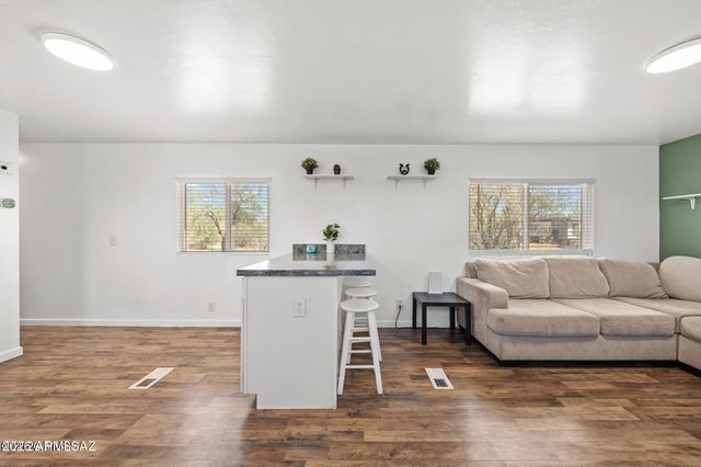 13140 W EL LOBO Road, Tucson, AZ 85743