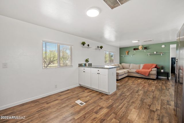13140 W EL LOBO Road, Tucson, AZ 85743