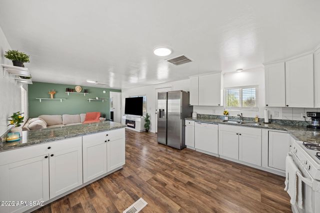 13140 W EL LOBO Road, Tucson, AZ 85743