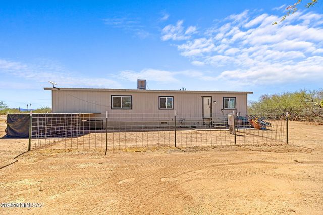13140 W EL LOBO Road, Tucson, AZ 85743