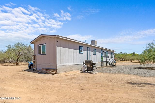 13140 W EL LOBO Road, Tucson, AZ 85743