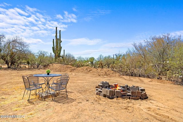 13140 W EL LOBO Road, Tucson, AZ 85743