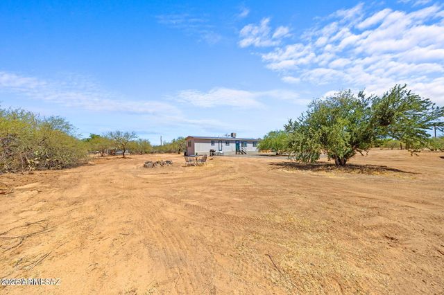 13140 W EL LOBO Road, Tucson, AZ 85743