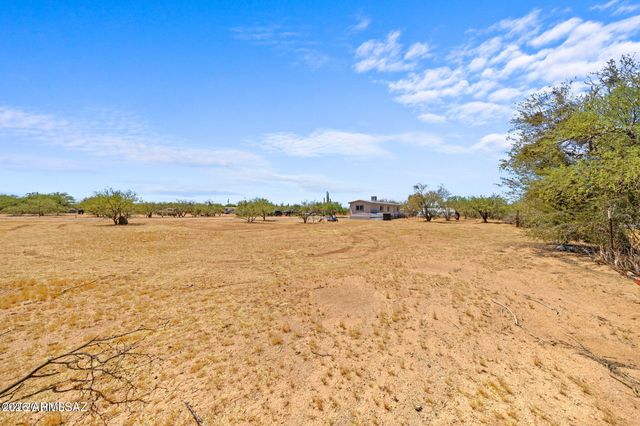 13140 W EL LOBO Road, Tucson, AZ 85743