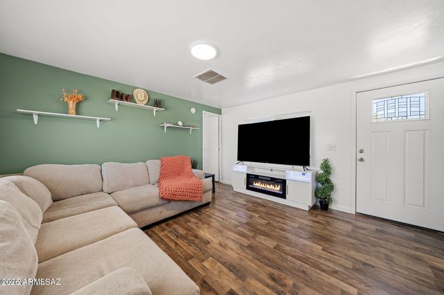 13140 W EL LOBO Road, Tucson, AZ 85743