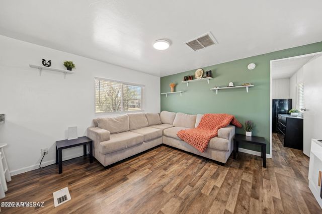 13140 W EL LOBO Road, Tucson, AZ 85743