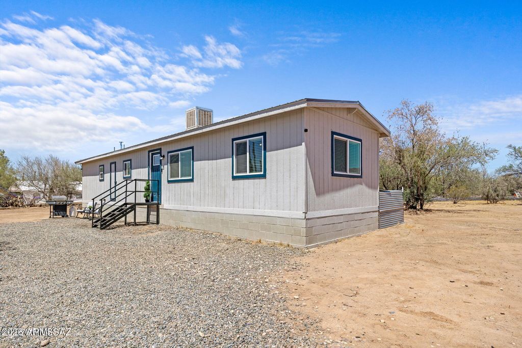 13140 W EL LOBO Road, Tucson, AZ 85743