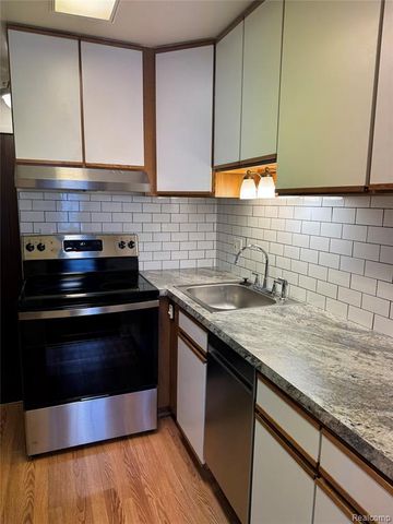 30228 Southfield Road 166, Southfield, MI 48076