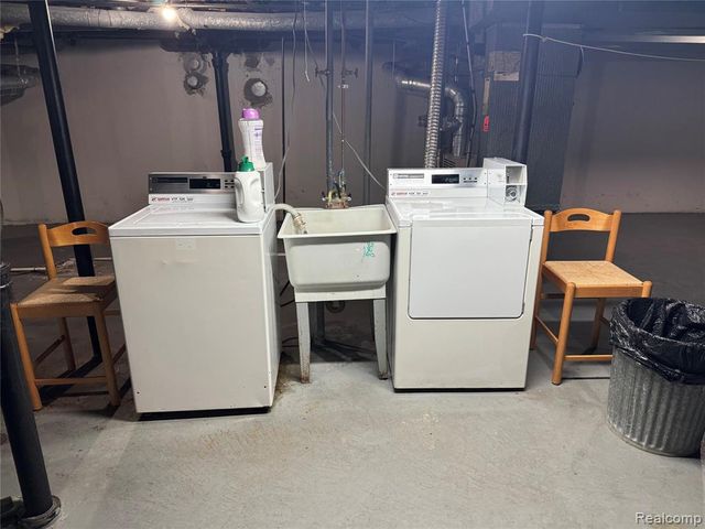 30228 Southfield Road 166, Southfield, MI 48076