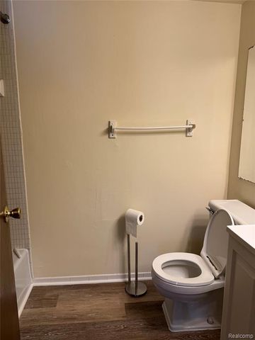 30228 Southfield Road 166, Southfield, MI 48076