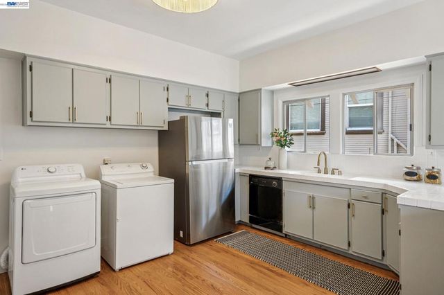 1508 Pacific Ave, Alameda, CA 94501