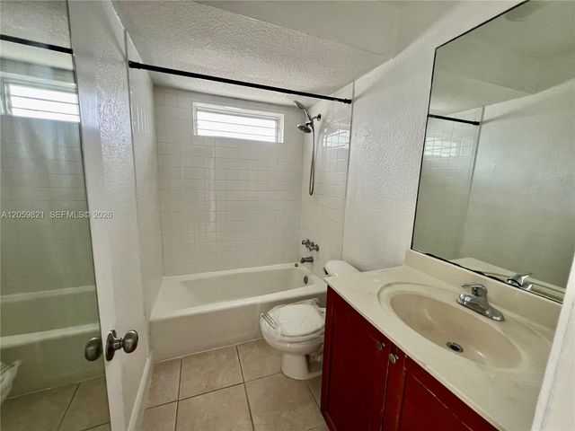 4251 NW 5th St 123, Plantation, FL 33317