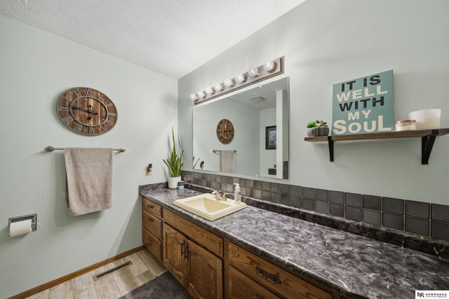 13400 Sunshine Circle, Bennet, NE 68317